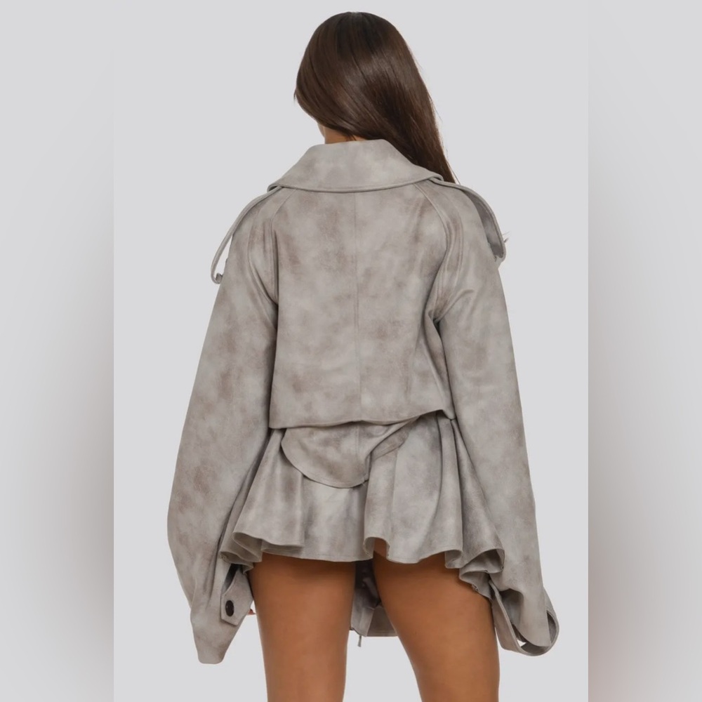 Women's Gray faux leather two piece set - Picture 5 of 6